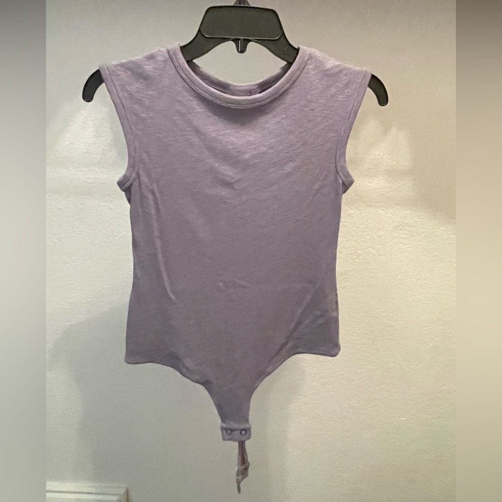 Universal Thread Women’s Small Lavender Cap-sleeve Bodysuit
